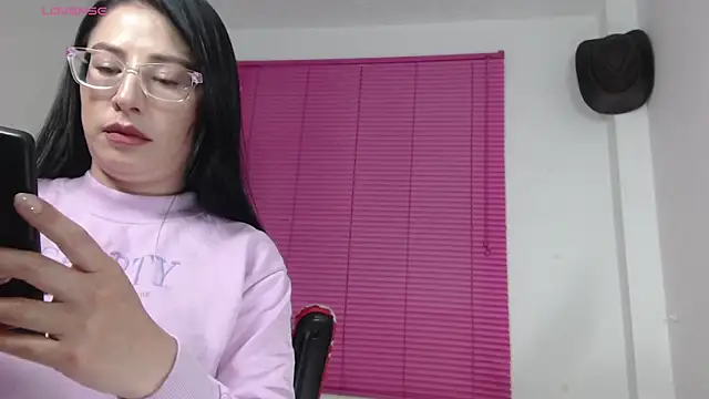 Emma Hotkiss online show from 14, 4, 2026