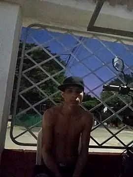 Snapshot of damian_fort1 chatting on 28, 10, 2025 damian fort1 online show from 28, 10, 2025