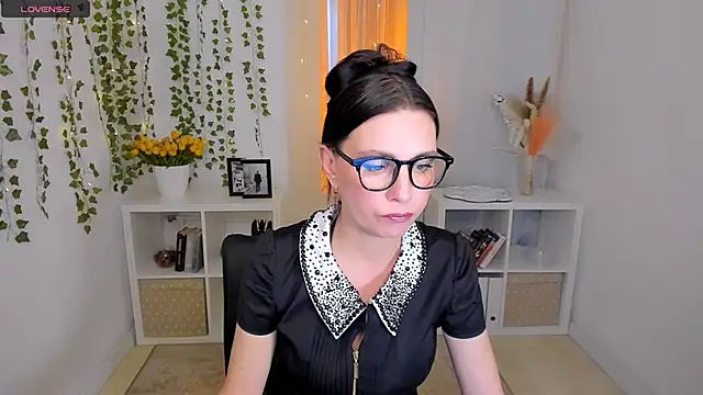 Evanessa Johns online show from 27, 4, 2026