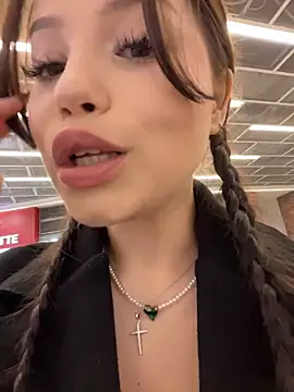 Snapshot of Kissy_Moon chatting on 9, 11, 2025 Kissy Moon online show from 9, 11, 2025