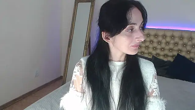 Snapshot of HayleyMills chatting on 28, 10, 2025 HayleyMills online show from 28, 10, 2025