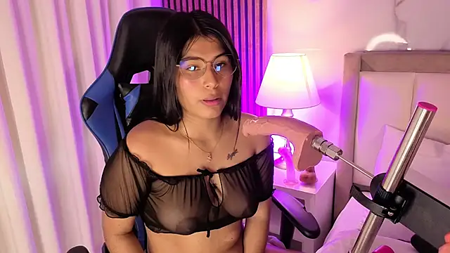 Snapshot of Mara_Scott chatting on 10, 11, 2025 Mara Scott online show from 10, 11, 2025