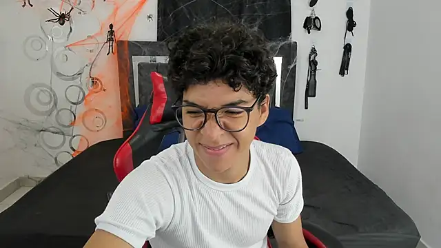 Snapshot of Maximiliano_Khalil chatting on 28, 10, 2025 Maximiliano Khalil online show from 28, 10, 2025