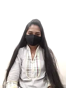 Green LaDY66 online show from 11, 11, 2025