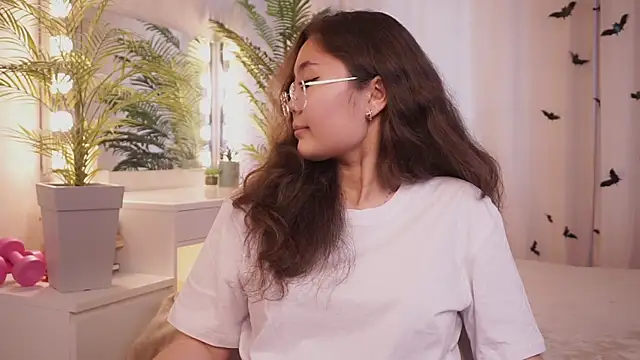 Snapshot of LeanoraBierod chatting on 29, 10, 2025 LeanoraBierod online show from 29, 10, 2025