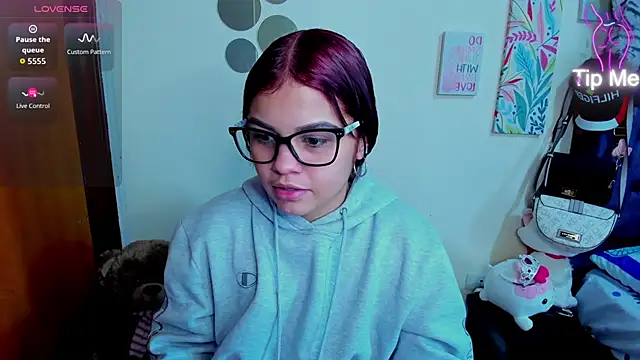 Emma boo online show from 14, 12, 2025