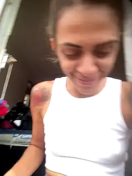 Snapshot of sabrinaneves chatting on 5, 1, 2026 sabrinaneves online show from 5, 1, 2026