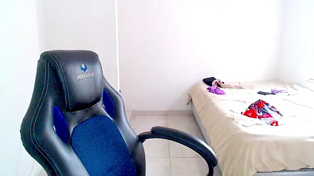 Snapshot of blumblum333 chatting on 5, 11, 2025 blumblum333 online show from 5, 11, 2025