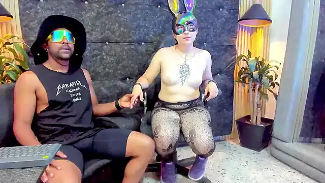 Snapshot of the_couple_hot22 chatting on 1, 11, 2025 the couple hot22 online show from 1, 11, 2025