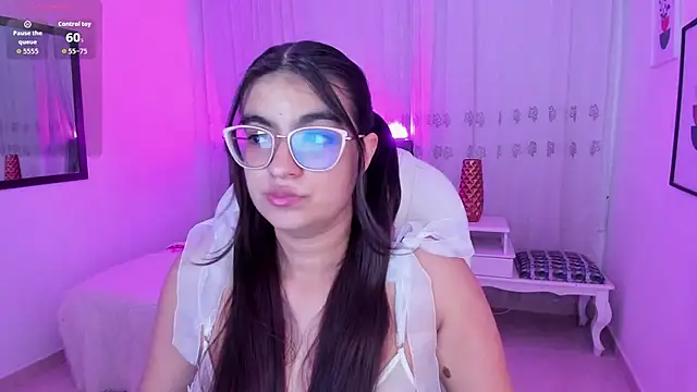 Snapshot of Luna_Jonnes1 chatting on 1, 2, 2026 Luna Jonnes1 online show from 1, 2, 2026