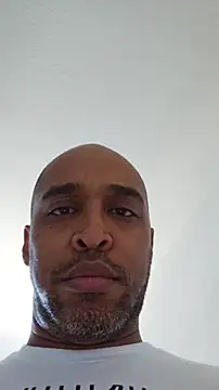 Snapshot of TraddyZaddy chatting on 6, 11, 2025 TraddyZaddy online show from 6, 11, 2025