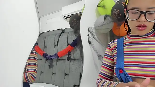 Snapshot of DamianandEva chatting on 1, 11, 2025 DamianandEva online show from 1, 11, 2025