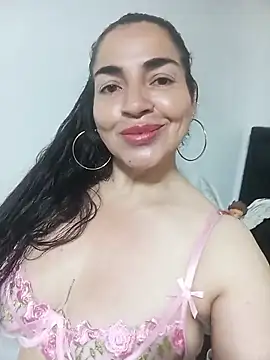 Snapshot of MaryRoze_ chatting on 5, 4, 2026 MaryRoze online show from 5, 4, 2026