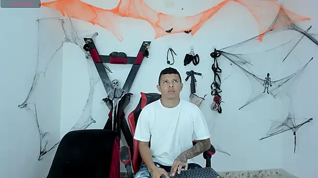 Snapshot of Steven19_LatinBoy chatting on 30, 10, 2025 Steven19 LatinBoy online show from 30, 10, 2025