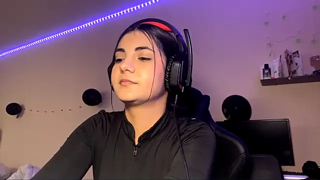 Snapshot of Marry_glow chatting on 30, 10, 2025 Marry glow online show from 30, 10, 2025