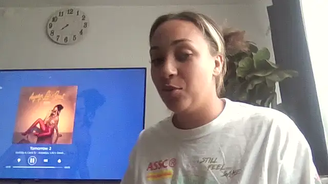 Snapshot of prettylildes chatting on 1, 11, 2025 prettylildes online show from 1, 11, 2025