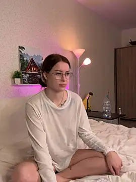 Snapshot of HotMilkis chatting on 2, 11, 2025 HotMilkis online show from 2, 11, 2025