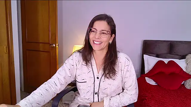 Snapshot of Angie_bell chatting on 4, 11, 2025 Angie bell online show from 4, 11, 2025