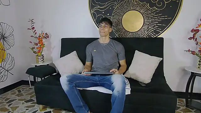 AlessioVitale online show from 10, 11, 2025