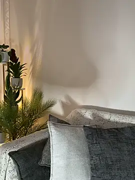 HotLdyllic online show from 17, 4, 2026