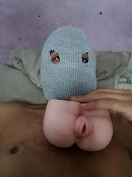 knunesputifero00 online show from 15, 4, 2026