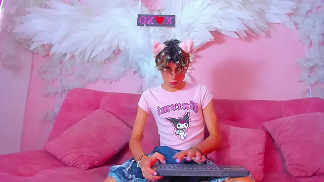 Snapshot of Leo_Glow chatting on 16, 12, 2025 Leo Glow online show from 16, 12, 2025