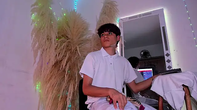 Leo Glow online show from 10, 2, 2026