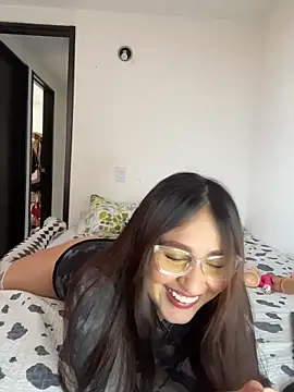 Snapshot of Saray_lo chatting on 6, 11, 2025 Saray lo online show from 6, 11, 2025