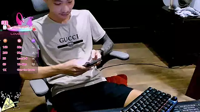 Snapshot of _lulu9999_ chatting on 31, 10, 2025  lulu9999  online show from 31, 10, 2025