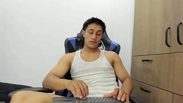 Snapshot of dorman_boy chatting on 2, 11, 2025 dorman boy online show from 2, 11, 2025