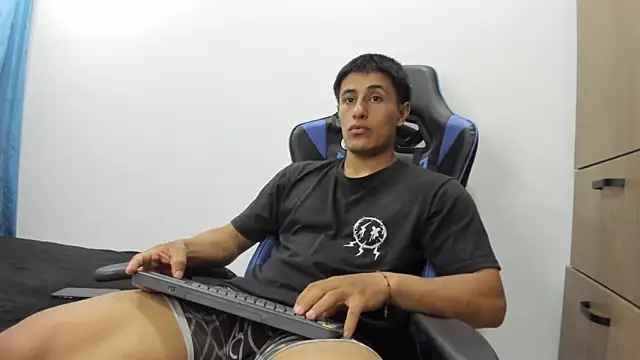 Snapshot of dorman_boy chatting on 3, 11, 2025 dorman boy online show from 3, 11, 2025