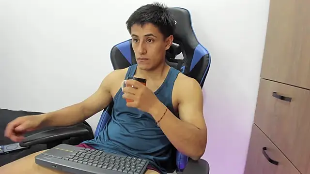 Snapshot of dorman_boy chatting on 6, 11, 2025 dorman boy online show from 6, 11, 2025