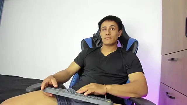 Snapshot of dorman_boy chatting on 9, 11, 2025 dorman boy online show from 9, 11, 2025