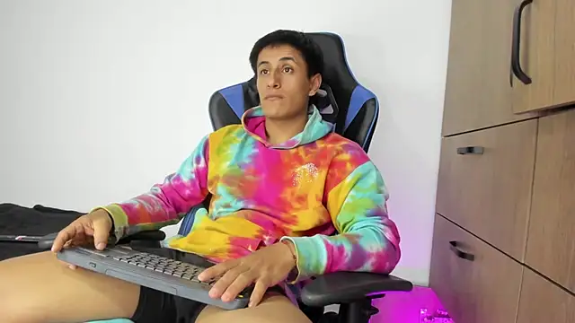 Snapshot of dorman_boy chatting on 17, 11, 2025 dorman boy online show from 17, 11, 2025