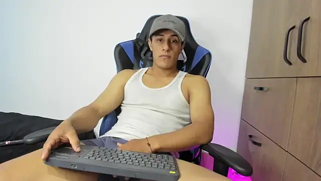 Snapshot of dorman_boy chatting on 22, 11, 2025 dorman boy online show from 22, 11, 2025