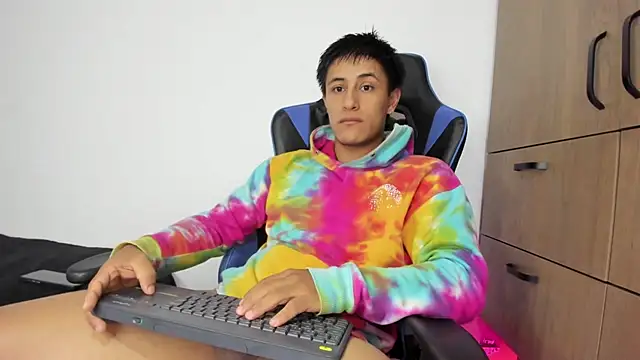 Snapshot of dorman_boy chatting on 23, 11, 2025 dorman boy online show from 23, 11, 2025