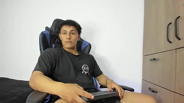 Snapshot of dorman_boy chatting on 27, 11, 2025 dorman boy online show from 27, 11, 2025