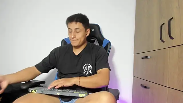 Snapshot of dorman_boy chatting on 7, 1, 2026 dorman boy online show from 7, 1, 2026