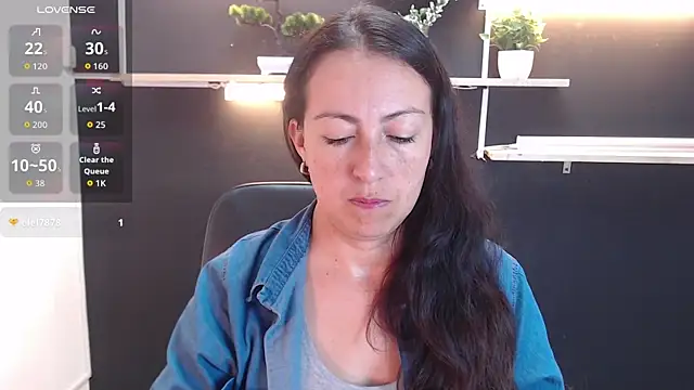 Lauryn Jones online show from 11, 5, 2026