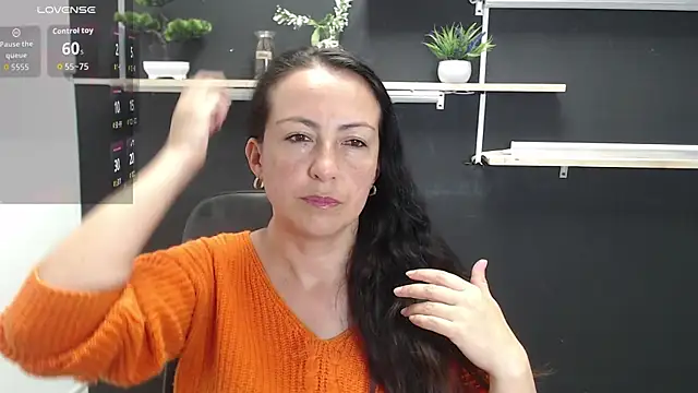 Lauryn Jones online show from 27, 5, 2026