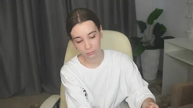 Snapshot of JacalynSchreiber chatting on 4, 11, 2025 JacalynSchreiber online show from 4, 11, 2025