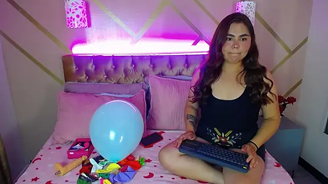 Snapshot of Phamela_Holter chatting on 10, 11, 2025 Phamela Holter online show from 10, 11, 2025