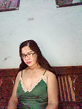 Snapshot of Tythy-yolee chatting on 7, 11, 2025 Tythy-yolee online show from 7, 11, 2025