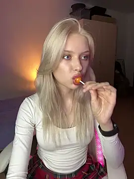 Snapshot of _ScarlettSky_ chatting on 1, 11, 2025 ScarlettSky online show from 1, 11, 2025