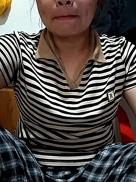 Snapshot of momo-ba chatting on 1, 11, 2025 momo-ba online show from 1, 11, 2025