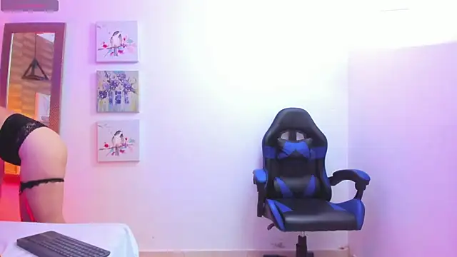 Mia Sensation  online show from 10, 4, 2026