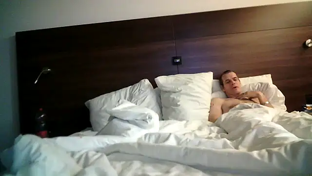 Snapshot of paulus52 chatting on 8, 11, 2025 paulus52 online show from 8, 11, 2025