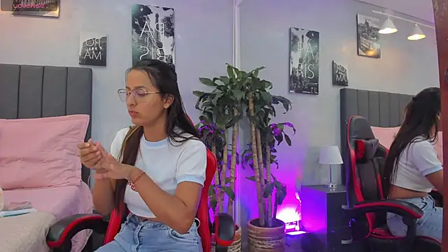 kendra london online show from 25, 11, 2025