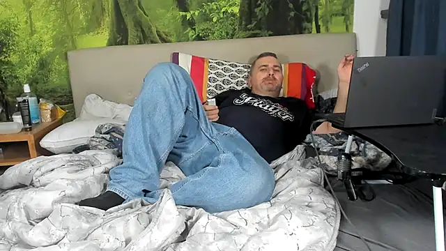 chubbydaddybear82 online show from 9, 11, 2025