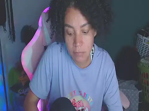 shayna cute online show from 7, 8, 2026